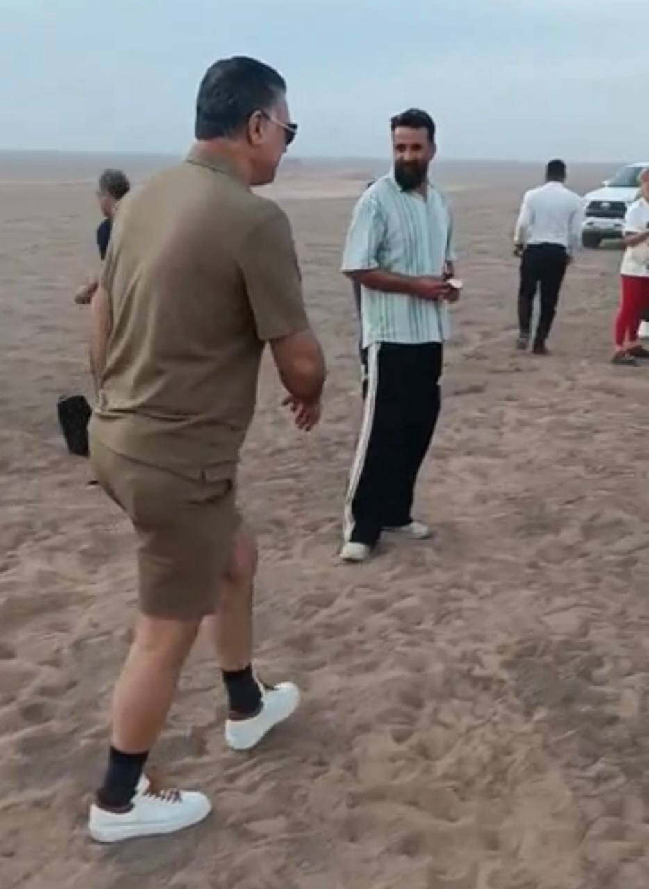 علی دایی و همسرش در تور کویر شهداد علی دایی و همسرش در تور کویر شهداد