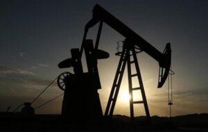 قیمت جهانی نفت امروز پنجشنبه ۱۳ شهریور ۱۴۰۴/ ادامه کاهش قیمت نفت در بازار جهانی