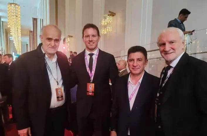 ژست دوستانه امیر قلعهنویی در کنار دلافوئنته و ناگلزمن ژست دوستانه امیر قلعهنویی در کنار دلافوئنته و ناگلزمن