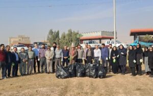 ۴ هکتار مزارع آلوده به پلاستیک روستای کرند گرمسار پاکسازی شد