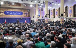 دیدار خانواده شهدای اقتدار با رهبر انقلاب در روز میلاد امیرالمومنین(ع)
