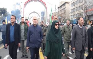 حضور رئیس سازمان حفاظت محیط زیست در راهپیمایی ۲۲ بهمن
