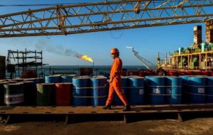 قیمت نفت امروز چهارشنبه ۲۰ اسفند / نفت جهانی کاهش یافت