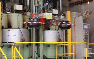 بازسازی معیشت کارگران و احیای تولید در سال 1405