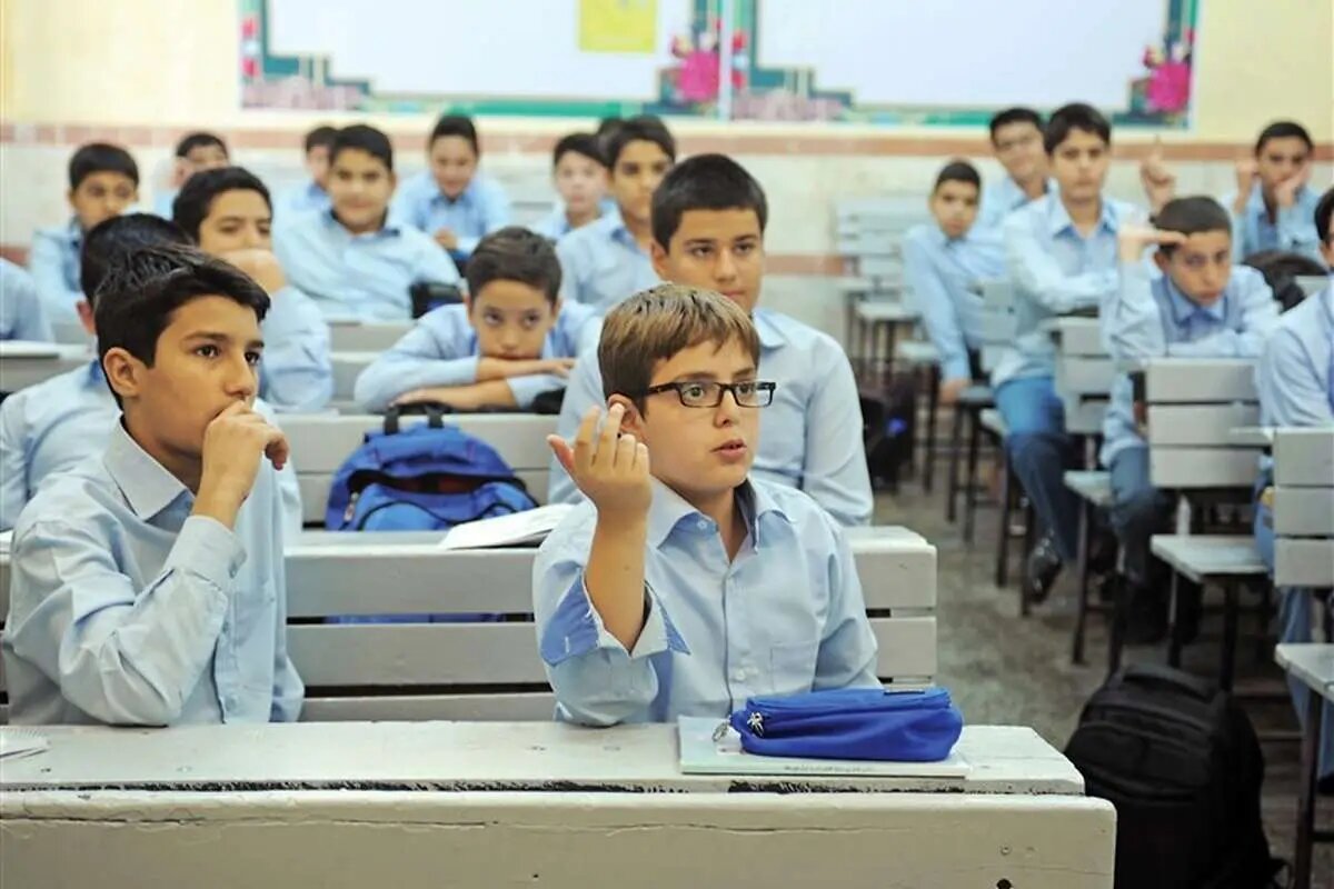 دانشآموزان از تعطیلی مدارس خوشحال هستند/ تبدیل مدرسه به ابزاری برای «طبقاتی کردن جامعه» دانشآموزان از تعطیلی مدارس خوشحال هستند چراکه جذابیت ندارد/ تبدیل مدرسه به ابزاری برای «طبقاتی کردن جامعه»