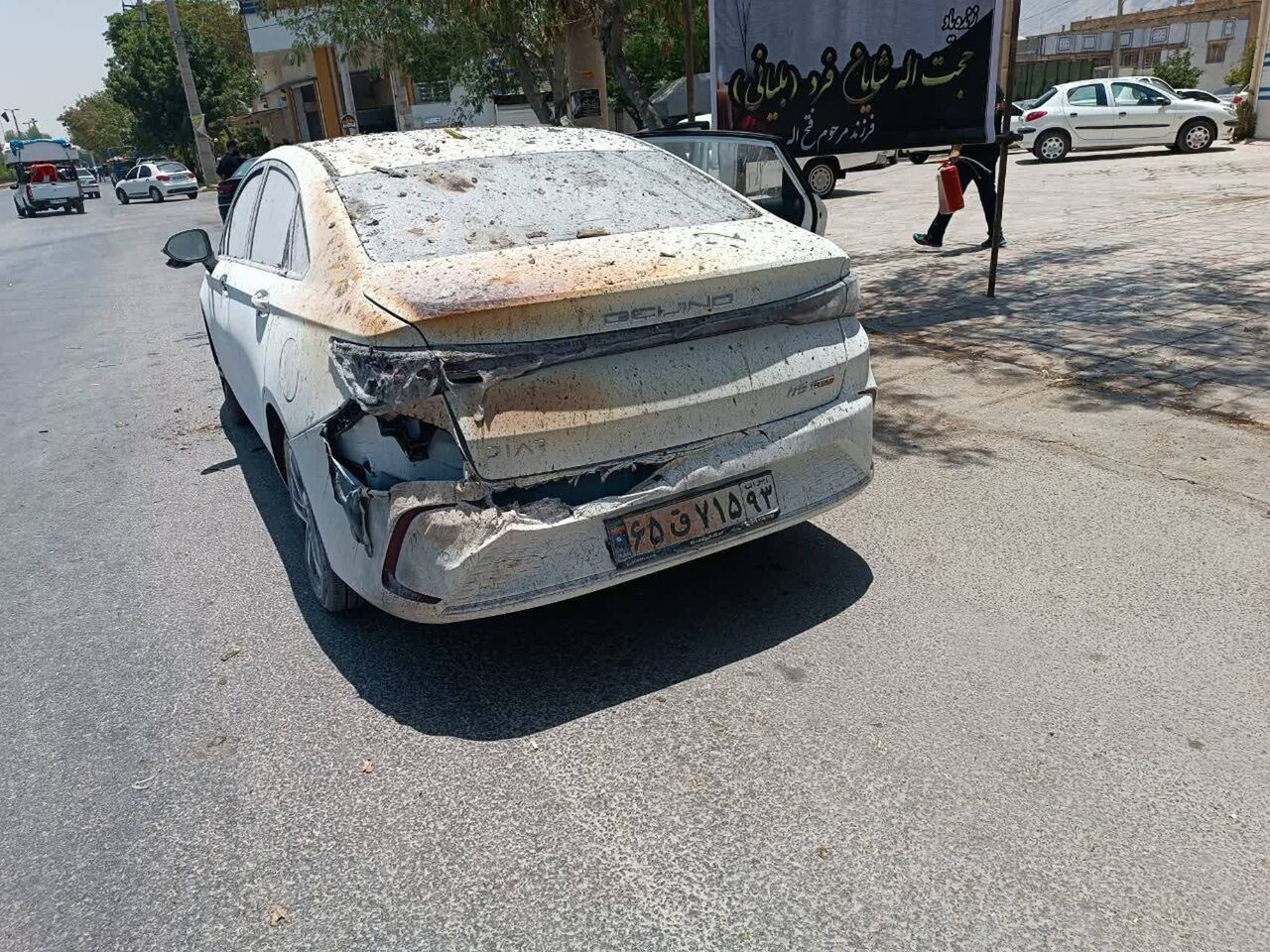 جزئیات هولناک از انفجار قوطی اسپری در کازرون؛ ۲ ماشین طعمه حریق شدند+ عکس جزئیات هولناک از انفجار قوطی اسپری در کازرون؛ ۲ ماشین طعمه حریق شدند+ عکس
