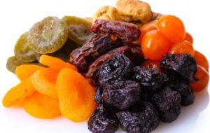 بهترین زمان خوردن آلو خشک برای رفع یبوست و بهتر شدن وضعیت گوارش